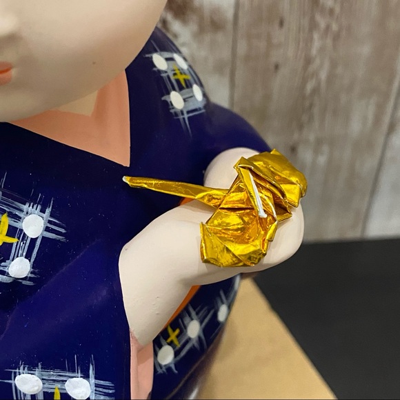 Hakata Geisha Doll Kneeling with Origami Figurine - Picture 9 of 13